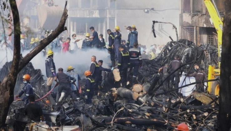 印度墜機(jī)事故遇難人數(shù)升至274人 其中33名地面人員死亡